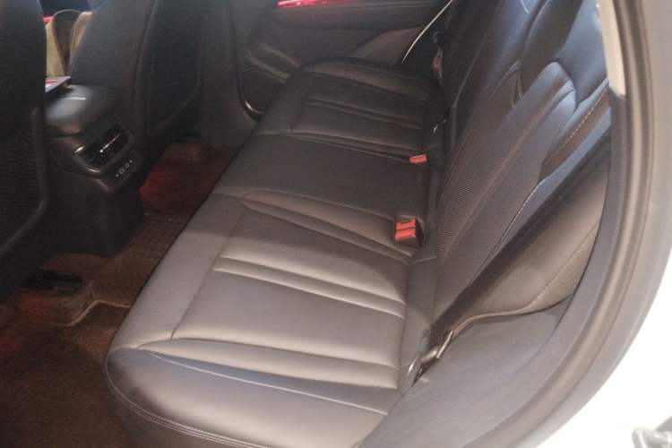 Used Hongqi HS3 2023 2.0T All-Wheel-Drive Youwei Version Interior 4