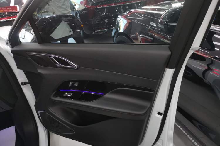 Used Hongqi HS3 2023 1.5T Two-Wheel Drive Shanwei Edition Interior 5