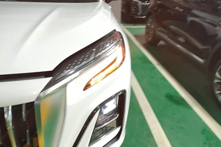 Used Hongqi HS3 2023 1.5T Two-Wheel Drive Shanwei Edition Left Front Headlight