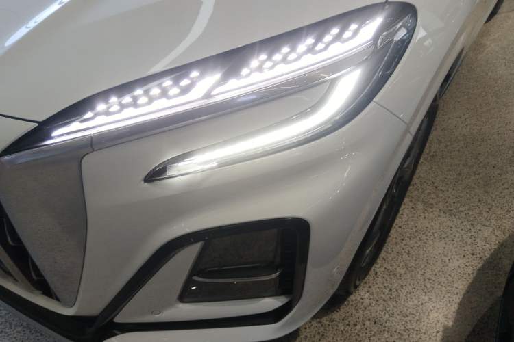 Used Hongqi HS3 2023 2.0T All-Wheel-Drive Youwei Version Left Front Headlight