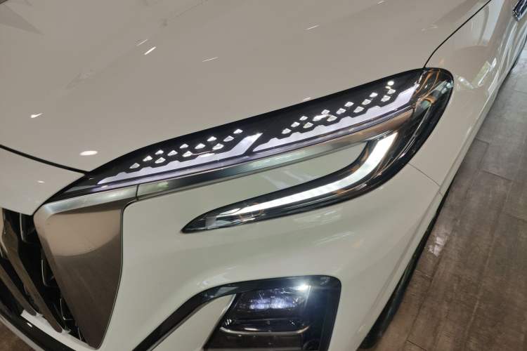 Used Hongqi HS3 2023 2.0T All-Wheel-Drive Youwei Version Left Front Headlight