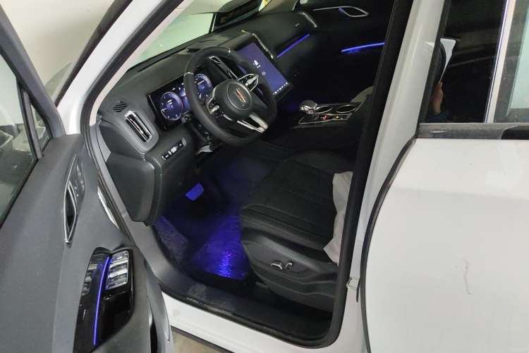 Used Hongqi HS3 2023 2.0T Two-Wheel Drive Available Version Left Front Seat