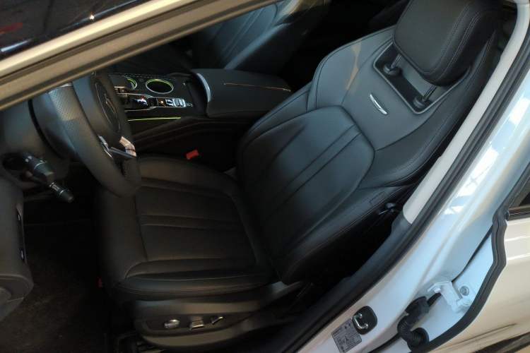 Used Hongqi HS3 2023 2.0T All-Wheel-Drive Youwei Version Left Front Seat