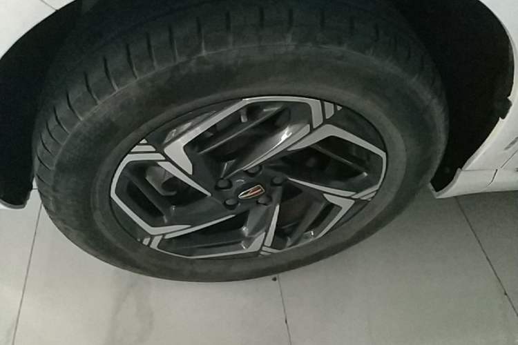 Used Hongqi HS3 2023 1.5T Two-Wheel Drive Shanwei Edition Left Front Wheel Hub