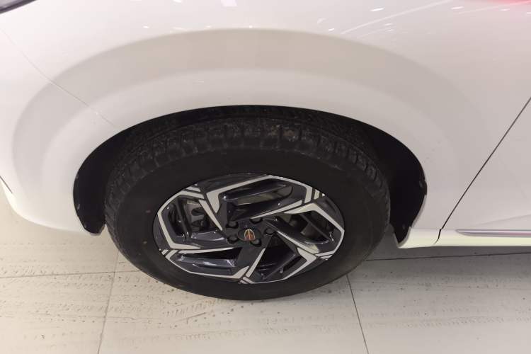 Used Hongqi HS3 2023 1.5T Two-Wheel Drive Shanwei Edition Left Front Wheel Hub