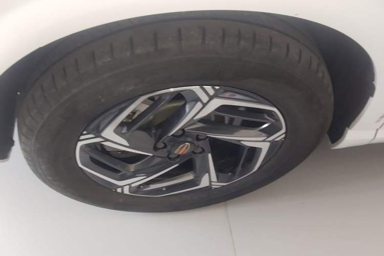 Used Hongqi HS3 2023 1.5T Two-Wheel Drive Shanwei Edition Left Front Wheel Hub