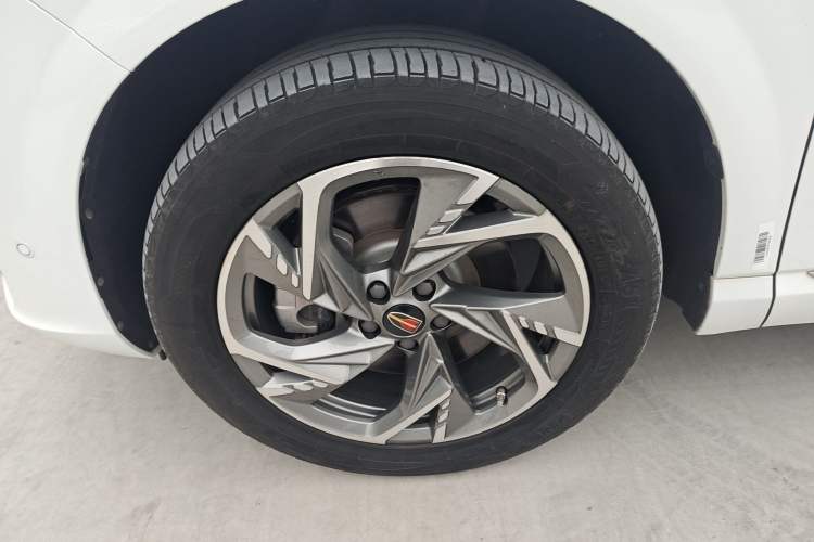 Used Hongqi HS3 2023 2.0T All-Wheel-Drive Youwei Version Left Front Wheel Hub