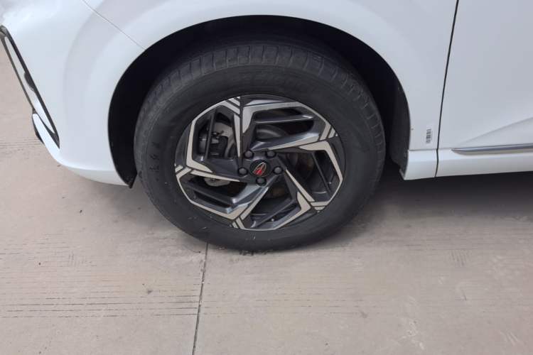 Used Hongqi HS3 2023 1.5T Two-Wheel Drive Shanwei Edition Left Front Wheel Hub