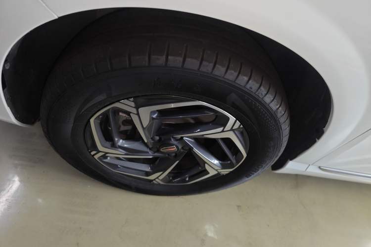 Used Hongqi HS3 2023 1.5T Two-Wheel Drive Shanwei Edition Left Front Wheel Hub