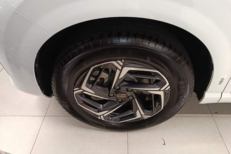 Used Hongqi HS3 2023 1.5T Two-Wheel Drive Shanwei Edition Left Front Wheel Hub