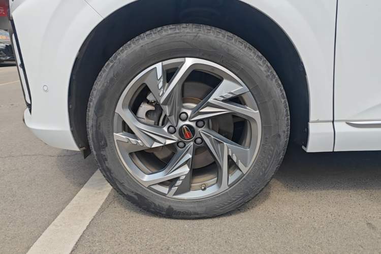Used Hongqi HS3 2023 2.0T All-Wheel-Drive Youwei Version Left Front Wheel Hub