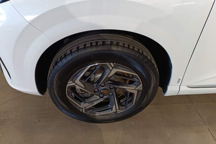 Used Hongqi HS3 2023 1.5T Two-Wheel Drive Shanwei Edition Left Front Wheel Hub