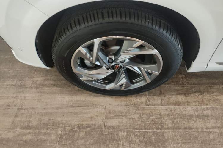 Used Hongqi HS3 2023 2.0T All-Wheel-Drive Youwei Version Left Front Wheel Hub