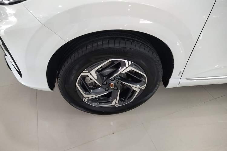 Used Hongqi HS3 2023 1.5T Two-Wheel Drive Shanwei Edition Left Front Wheel Hub