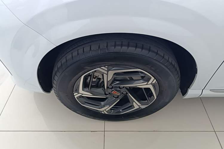 Used Hongqi HS3 2023 1.5T Two-Wheel Drive Shanwei Edition Left Front Wheel Hub