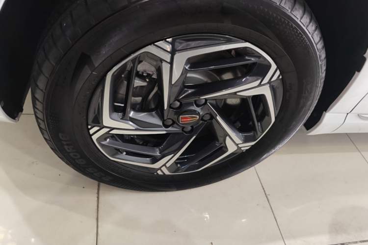 Used Hongqi HS3 2023 1.5T Two-Wheel Drive Shanwei Edition Left Front Wheel Hub