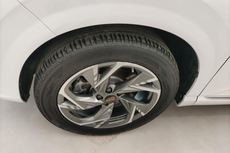 Used Hongqi HS3 2023 2.0T All-Wheel-Drive Youwei Version Left Front Wheel Hub