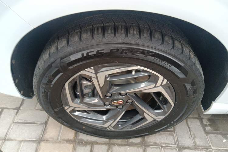 Used Hongqi HS3 2023 1.5T Two-Wheel Drive Shanwei Edition Left Front Wheel Hub