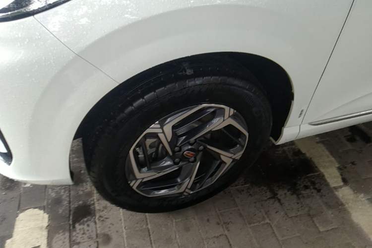 Used Hongqi HS3 2023 1.5T Two-Wheel Drive Shanwei Edition Left Front Wheel Hub