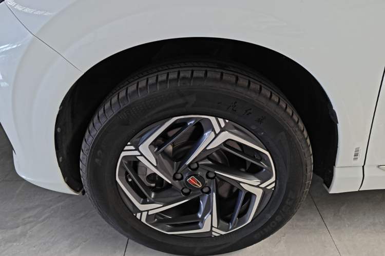Used Hongqi HS3 2023 1.5T Two-Wheel Drive Shanwei Edition Left Front Wheel Hub
