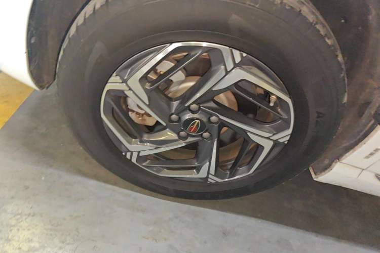 Used Hongqi HS3 2023 1.5T Two-Wheel Drive Shanwei Edition Left Front Wheel Hub