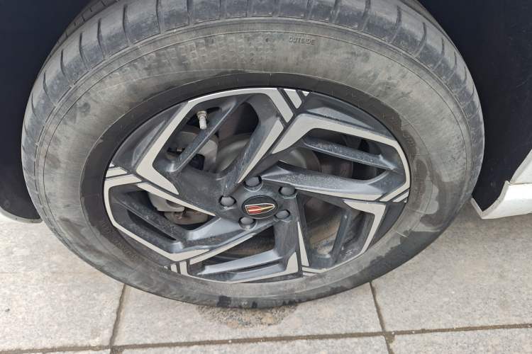 Used Hongqi HS3 2023 1.5T Two-Wheel Drive Shanwei Edition Left Front Wheel Hub
