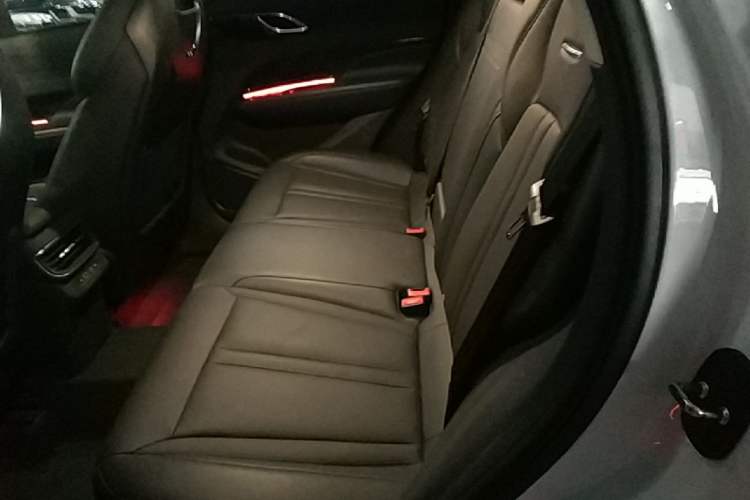 Used Hongqi HS3 2023 1.5T Two-Wheel Drive Shanwei Edition Left Rear Seat