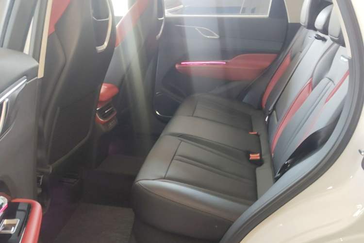 Used Hongqi HS3 2023 1.5T Two-Wheel Drive Shanwei Edition Left Rear Seat