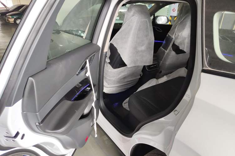 Used Hongqi HS3 2023 2.0T Two-Wheel Drive Available Version Left Rear Seat