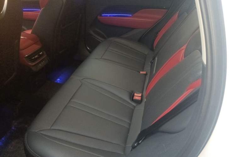 Used Hongqi HS3 2023 1.5T Two-Wheel Drive Shanwei Edition Left Rear Seat