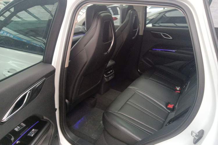 Used Hongqi HS3 2023 1.5T Two-Wheel Drive Shanwei Edition Left Rear Seat