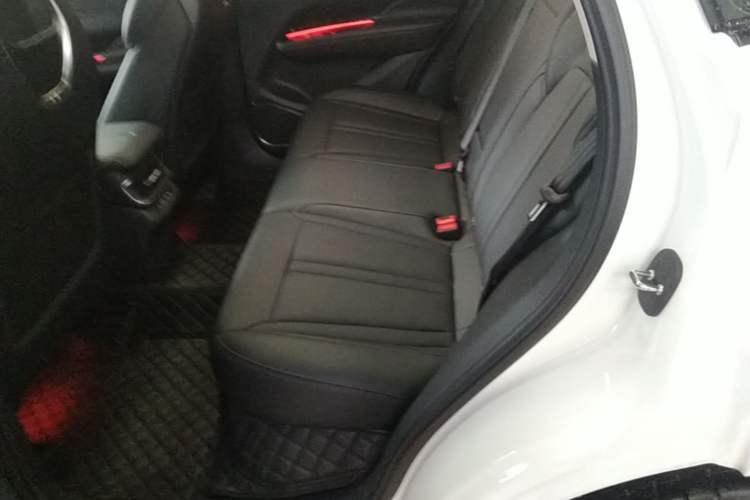 Used Hongqi HS3 2023 1.5T Two-Wheel Drive Shanwei Edition Left Rear Seat