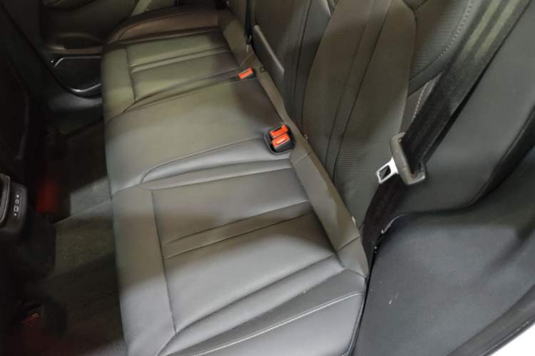 Used Hongqi HS3 2023 1.5T Two-Wheel Drive Shanwei Edition Left Rear Seat