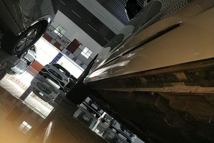 Used Hongqi HS3 2023 1.5T Two-Wheel Drive Shanwei Edition Left Side Sill