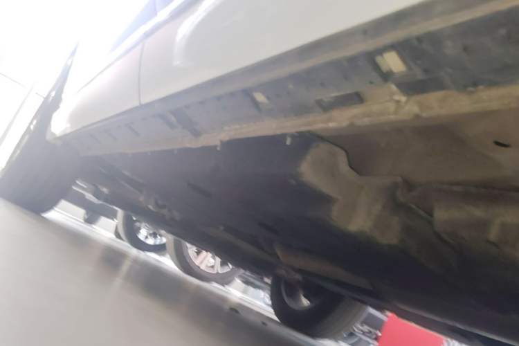 Used Hongqi HS3 2023 1.5T Two-Wheel Drive Shanwei Edition Left Side Sill