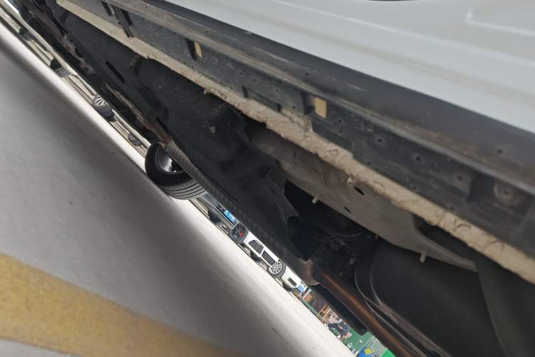 Used Hongqi HS3 2023 2.0T All-Wheel-Drive Youwei Version Left Side Sill