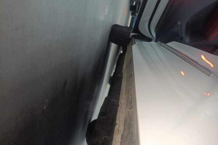 Used Hongqi HS3 2023 1.5T Two-Wheel Drive Shanwei Edition Left Side Sill