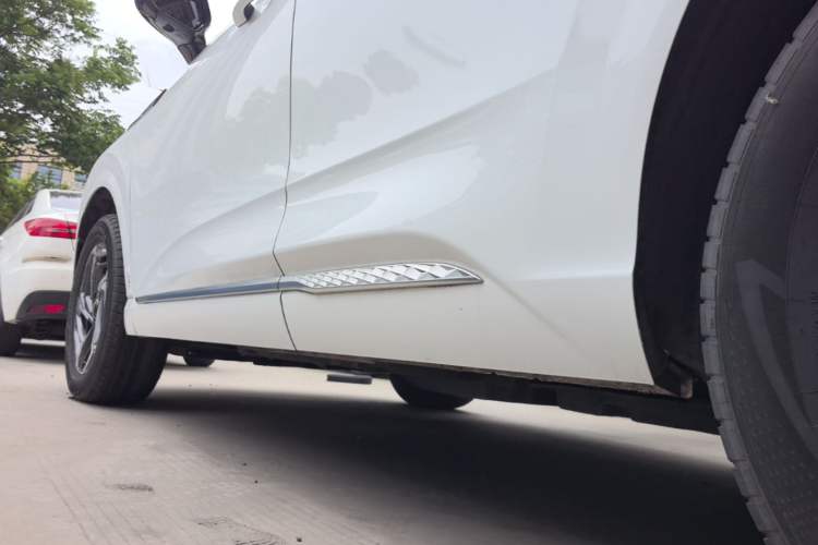 Used Hongqi HS3 2023 1.5T Two-Wheel Drive Shanwei Edition Left Side Sill