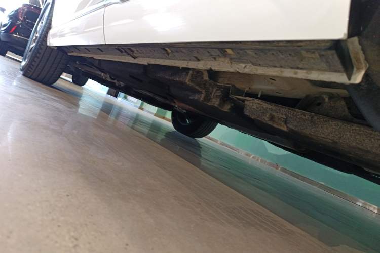 Used Hongqi HS3 2023 1.5T Two-Wheel Drive Shanwei Edition Left Side Sill