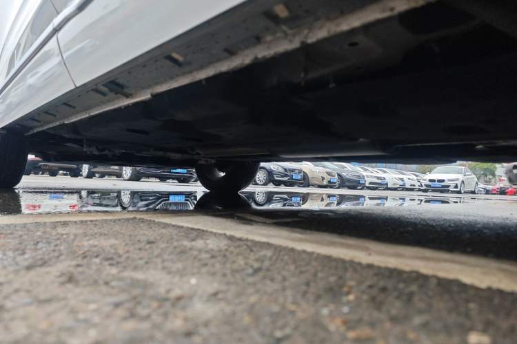 Used Hongqi HS3 2023 1.5T Two-Wheel Drive Shanwei Edition Left Side Sill