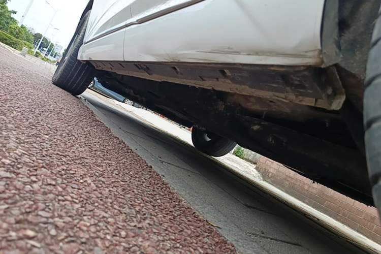 Used Hongqi HS3 2023 1.5T Two-Wheel Drive Shanwei Edition Left Side Sill