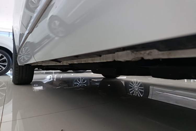 Used Hongqi HS3 2023 1.5T Two-Wheel Drive Shanwei Edition Left Side Sill