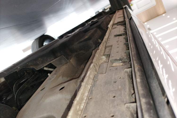 Used Hongqi HS3 2023 2.0T All-Wheel-Drive Youwei Version Left Side Sill