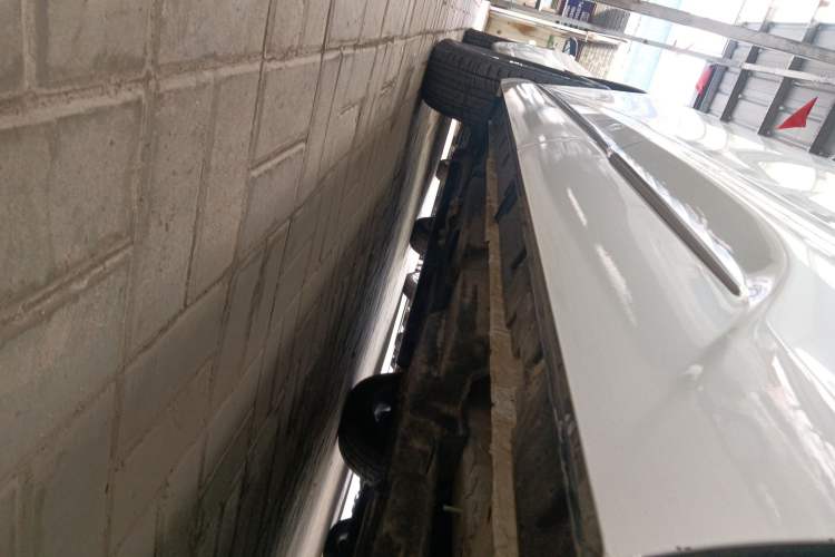 Used Hongqi HS3 2023 1.5T Two-Wheel Drive Shanwei Edition Left Side Sill