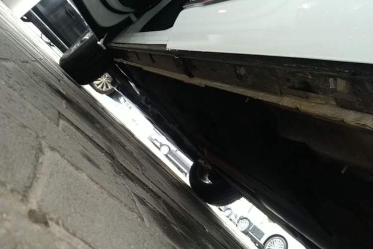 Used Hongqi HS3 2023 1.5T Two-Wheel Drive Shanwei Edition Left Side Sill