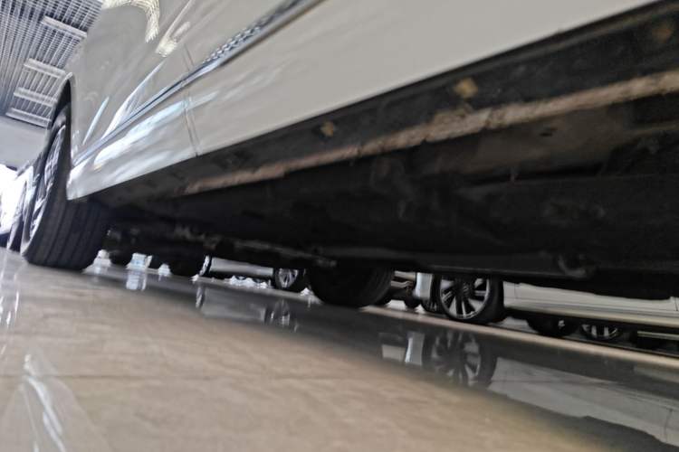 Used Hongqi HS3 2023 1.5T Two-Wheel Drive Shanwei Edition Left Side Sill