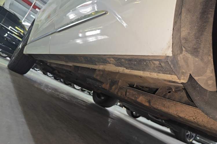 Used Hongqi HS3 2023 1.5T Two-Wheel Drive Shanwei Edition Left Side Sill