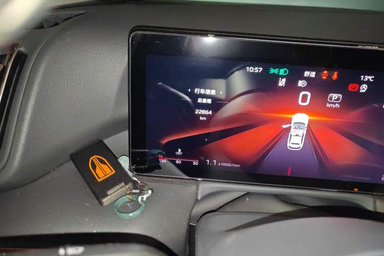 Used Hongqi HS3 2023 1.5T Two-Wheel Drive Shanwei Edition Odometer Close Up