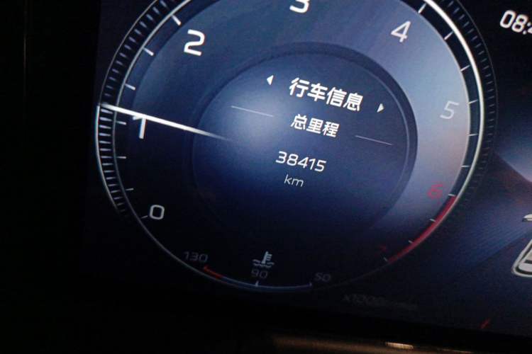 Used Hongqi HS3 2023 1.5T Two-Wheel Drive Shanwei Edition Odometer Close Up