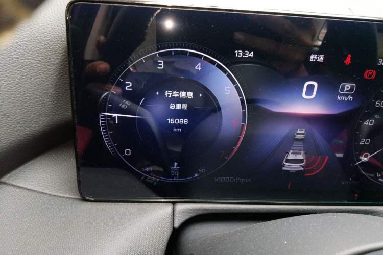 Used Hongqi HS3 2023 1.5T Two-Wheel Drive Shanwei Edition Odometer Close Up